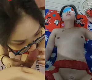 Eny kính cận cực dâm với bộ lót ren liếm buồi cực đã