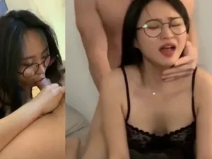 Gái xinh liếm buồi dính quá không kìm nổi mà xuất tinh lên mặt em