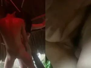 đang đi uống cà sướng chòi mà anh mắc địt nên bắt em đứng dậy doggy